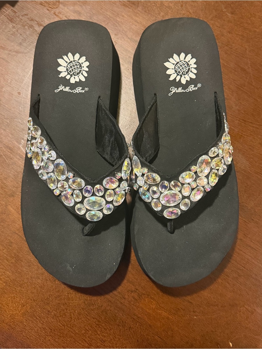 Women’s Yellow Box Rhinestone Flip Flop Sandal Size 6
